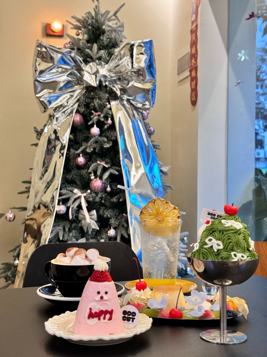 JonnyCrypp's tweet photo. Christmas vibes in the air! Warm cocoa, twinkling lights and a little something for everyone under the tree https://t.co/4l3FjIPRjU
