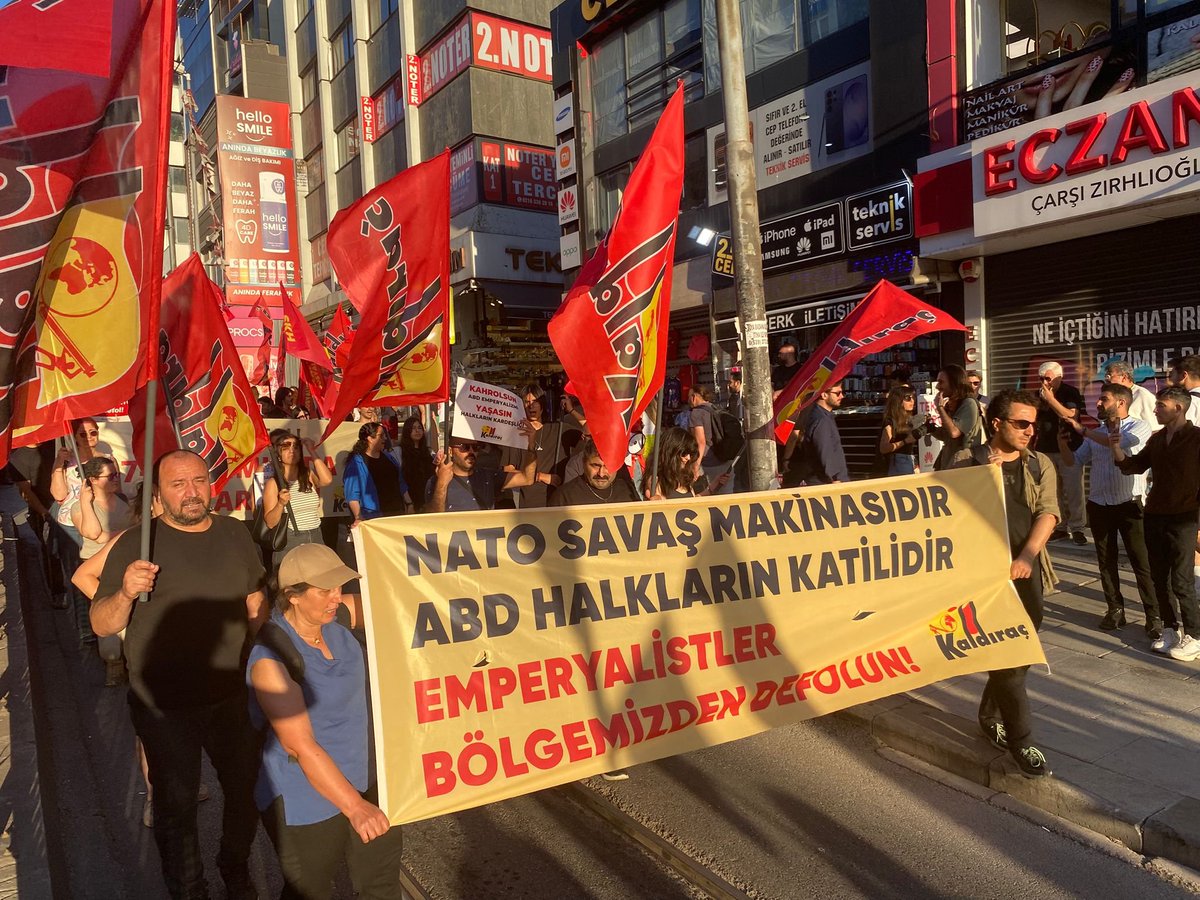 kaldiracdergi11's tweet photo. 4-5-6 Temmuz tarihlerinde Ankara'da gözaltına alınan tüm ortaklarımız adli kontrol ve yurtdışı çıkış yasağı ile serbest bırakıldı.

Savaş makinesi NATO bölgemizden defol! https://t.co/cV9Su3OE9r