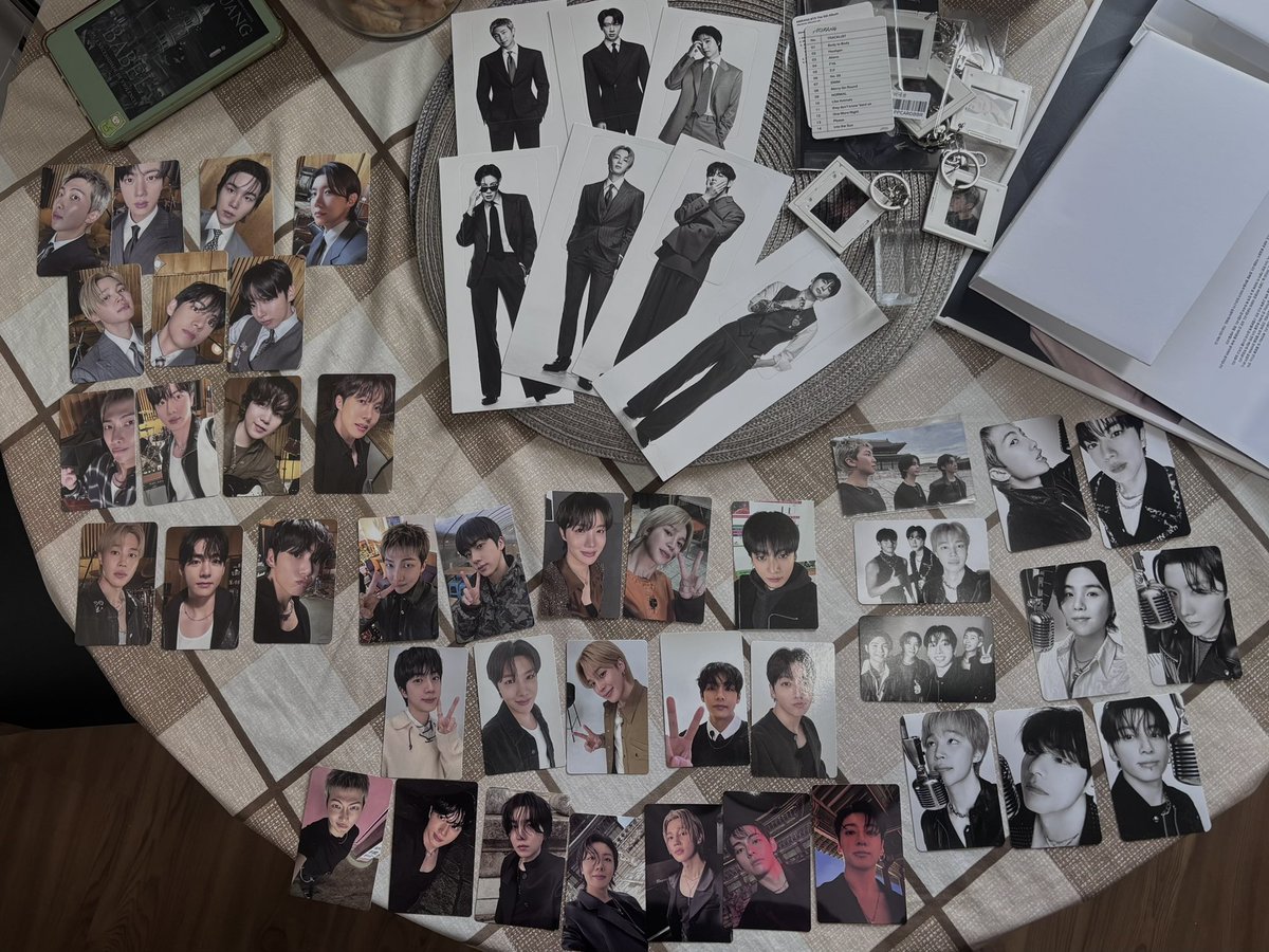 sopeshiine's tweet photo. acho que eu nunca recebi tanto photocards de uma vez 😅 https://t.co/2XwQKlUCnw