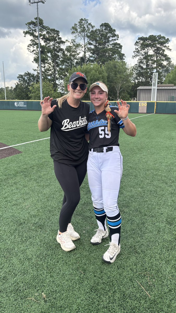 KamreeShaw2028's tweet photo. SO GLAD TO BE BACK! 🧡 
Thank you @BearkatsSB for amazing offensive and defensive clinics yesterday! Thank you @CoachValis +  @TessSoefje and players for amazing feedback! Loved the environment and can’t wait to be back on campus! 
Eat ‘Em Up Kats! 🐾
@national_ok @toby_chism_nsr https://t.co/98V9EWVfua