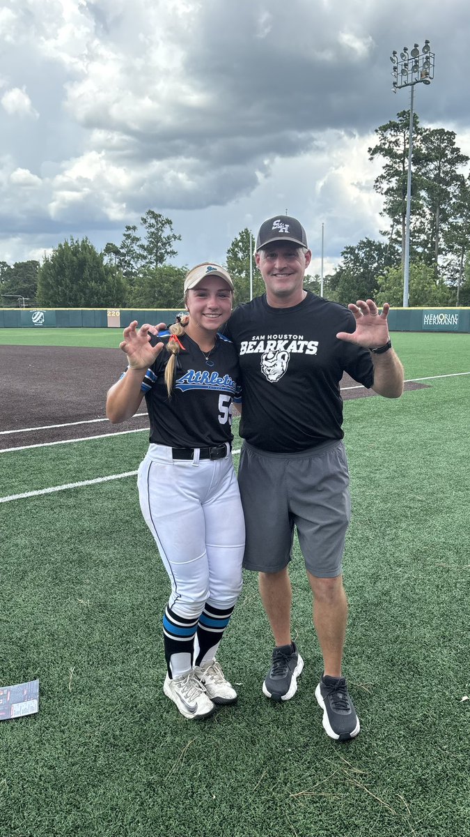 KamreeShaw2028's tweet photo. SO GLAD TO BE BACK! 🧡 
Thank you @BearkatsSB for amazing offensive and defensive clinics yesterday! Thank you @CoachValis +  @TessSoefje and players for amazing feedback! Loved the environment and can’t wait to be back on campus! 
Eat ‘Em Up Kats! 🐾
@national_ok @toby_chism_nsr https://t.co/98V9EWVfua
