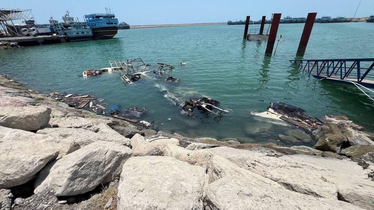 AryJeayBackup's tweet photo. Images of the “IRGC speedboats” that the US bombed at the fisher’s pier in Bandar Abbas… but they are actually fishing boats belonging to fishermen. https://t.co/UObioCJtM7