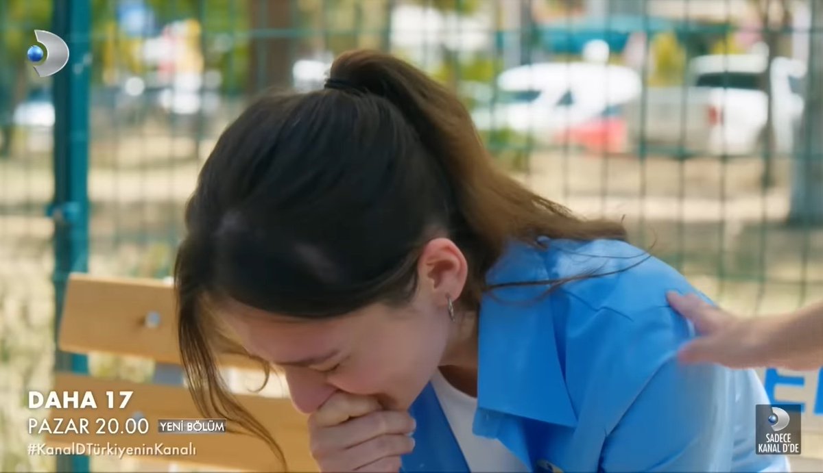 irvnesscl's tweet photo. denizi herkesin içinde rezil ettiler denizde bu fragmandaki konuşmayi o yüzden yaptı sonra teoda dusunup pişman olup deniz aglarken yanına gitti denize dokunan bir el var o galiba teo kusura bakma fln demeye gitti bence sonra da yardım etti #teoden #daha17 #daha17dizi https://t.co/EeZdakWh4O