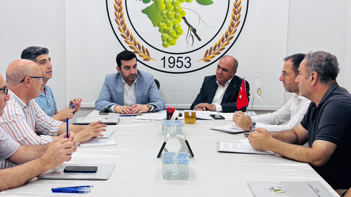 OmerliBelediye's tweet photo. TKDK Mardin İl Koordinatörü Sayın Erdal Çelik ve beraberindeki heyet, Belediye Başkanımız Sayın Hüsamettin Altındağ ile bir araya geldi. https://t.co/NTbY3YJg7D