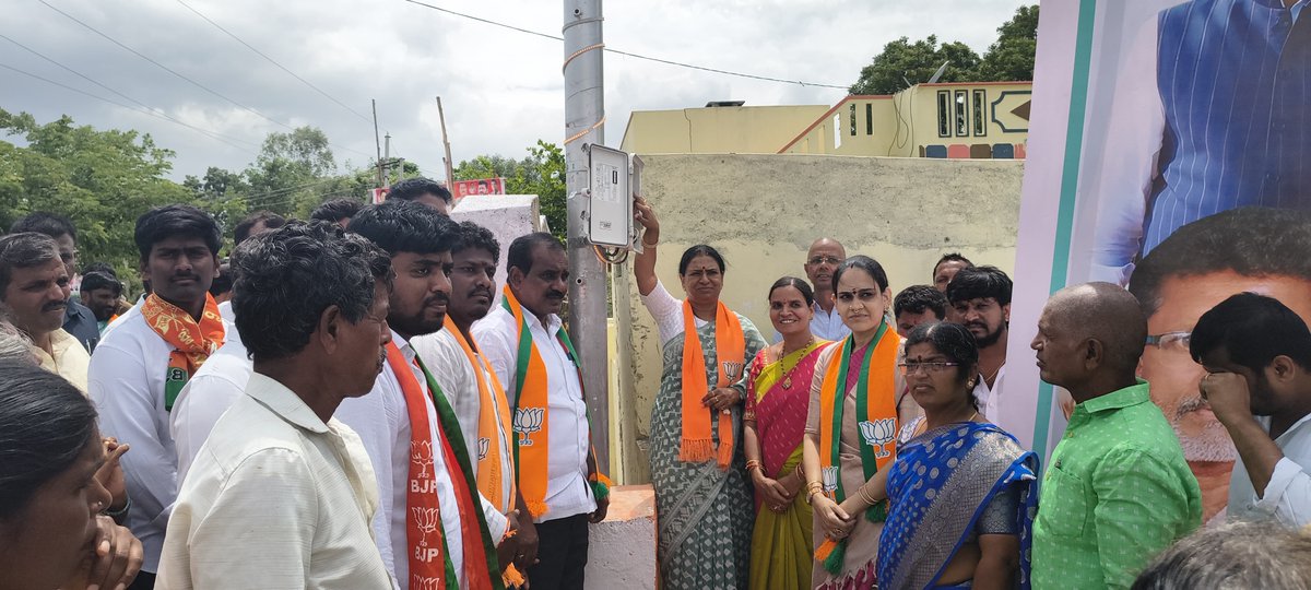 Aruna_DK's tweet photo. మహబూబ్ నగర్ జిల్లా రాజాపూర్ మండలం రాయపల్లి గ్రామంలో బుధవారం హైమాస్ట్ లైట్, మహిళా సంఘం భవనం ప్రారంభించడంతో పాటు ప్రాథమిక పాఠశాల కాంపౌండ్ వాల్ కు శంకుస్థాపన చేయడం జరిగింది. 
#dkaruna #mpdkaruna #mahabubnagar #palamurudevelopment #mahabubnagarparliament https://t.co/A0FtvgpynC