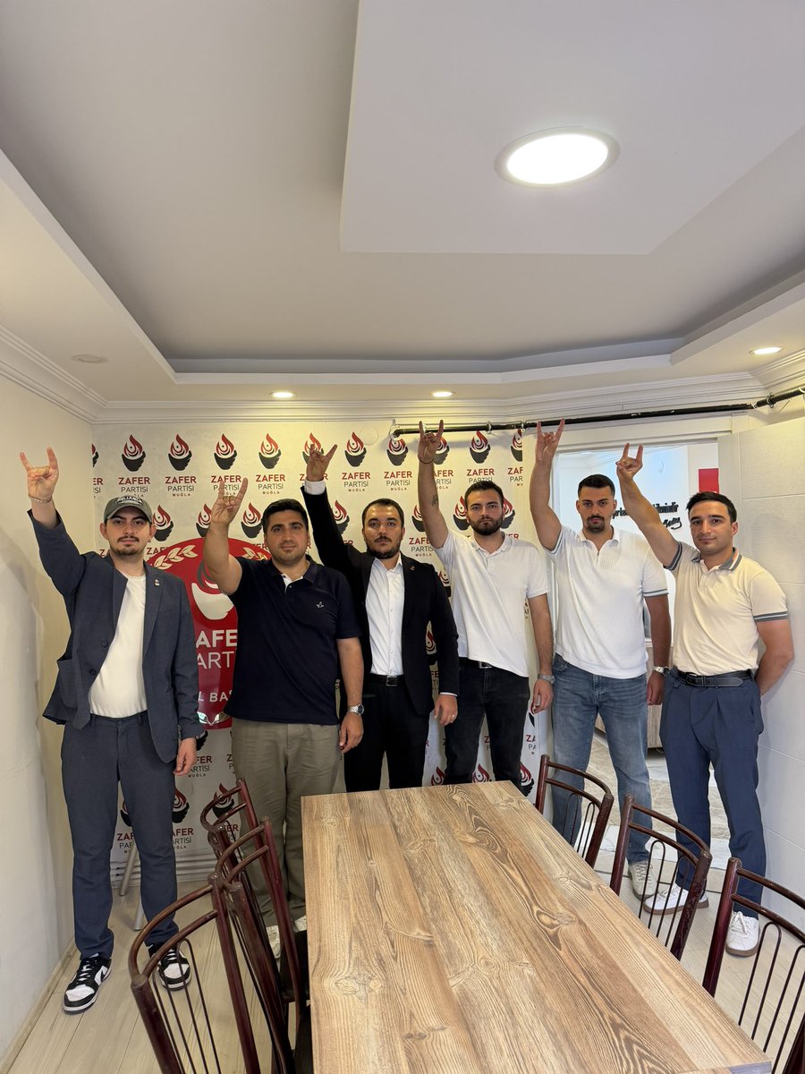 zpgencresmi's tweet photo. Teşkilatlardan Sorumlu Genel Başkan Yardımcımız Sn. Akın Kuşdemir, Gençlik Kolları Genel Başkan Danışmanımız Sn. Fahrettin Eroğlu ve Genel Merkez Danışma Kurulu Üyemiz Sn. Yiğit Aru; Muğla Gençlik Kolları Teşkilatımızı ziyaret ederek teşkilat çalışmalarını yerinde değerlendirdi.

Gerçekleştirilen ziyarette Muğla Gençlik Kolları Başkanımız Sn. Emir Üçoğlu'na nazik misafirperverliklerinden ötürü teşekkür ederiz.

Zafer Partisi Gençlik Kolları olarak; Atamızın izinde, Genel Başkanımız Prof. Dr. Ümit Özdağ liderliğinde teşkilatlanmaya devam ediyoruz.