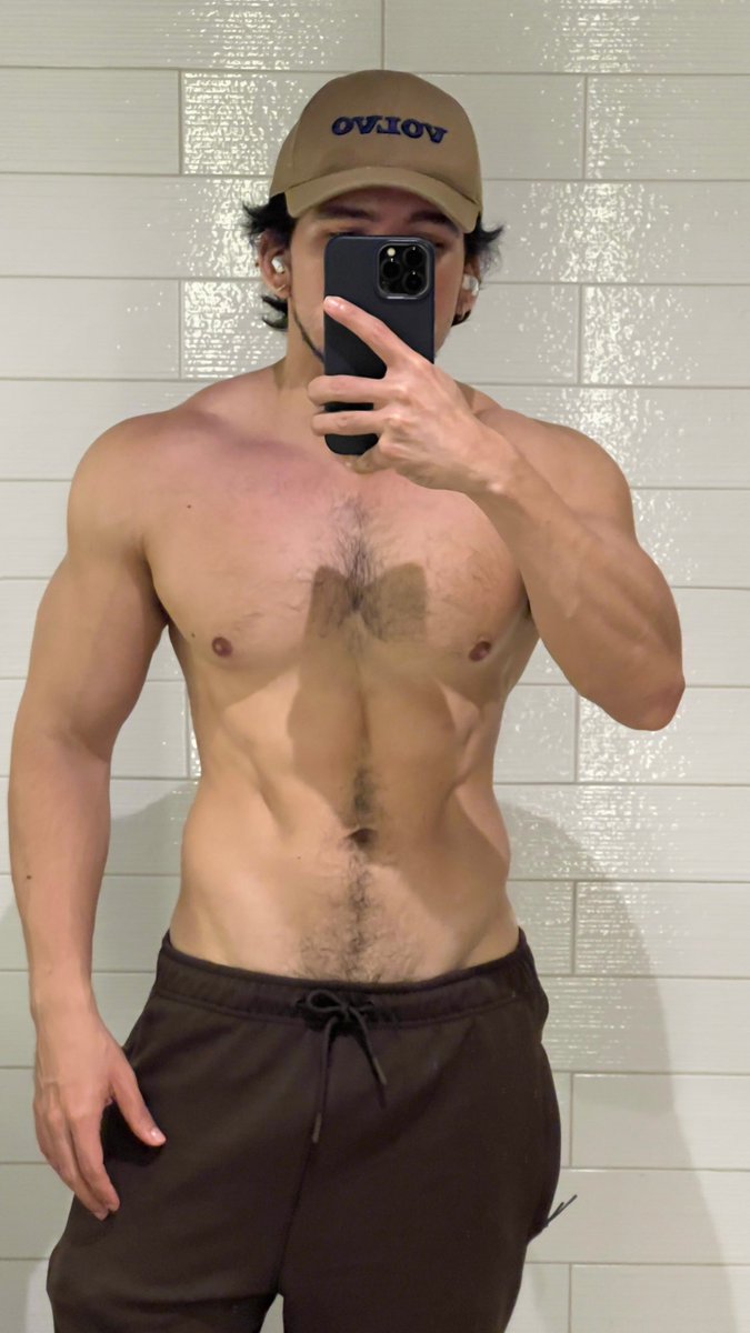 filho da Cher tweet media