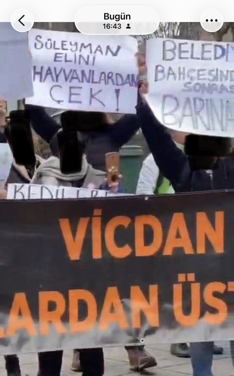 devrimkocak's tweet photo. ❌Mevzuata aykırı davranıp, kanuna uymayan işlemler ihdas ettiniz! 

@kadikoybelediye 
@mesutkosedagi 

❌Yaptığınız siyaset değil!
❌Belediyecilik hiç değil!
❌Birilerine yaranmaya çalıştınız! 

‼️Ama o birilerinin istekleri mevzuata aykırıydı.

‼️Kanuna uymanızı, size emredilen işleri yapmanızı istedik diye bizleri dışladınız!

❌Kanuna aykırı istekleri olanlara yaranmak için devletin memurlarına eziyet ettiniz!

⁉️Ne oldu? 

“Süleyman elini hayvanlardan çek”
“Belediye bahçesinden sonrası barınak”

‼️Kanunların kendisine emrettiği, Bakanlıkların ve hatta Belediye Başkanlığının yapılması talimatını verdiği görevleri yaptığı için bir veteriner hekim ve yıllarca emek vermiş memurları mağdur ettiniz! 

⁉️Ne oldu? Süleyman ve kanuna uymak isteyenler gönderildi:

▪️Müdür Leyla oldu!  
▪️Oğlum sahiplenildi!
▪️Prenses, arkadaş adıyla barınağa gitti! 
▪️Kadıköy’de hızla köpekler sahipleniliyor! 
▪️İhbar edilen köpekler hemen alınıyor! 

Demek ki neymiş KANUN UYGULANACAKMIŞ, bazı bedeller de ödenecek elbet! 

#Hayat1️⃣1️⃣2️⃣Acil