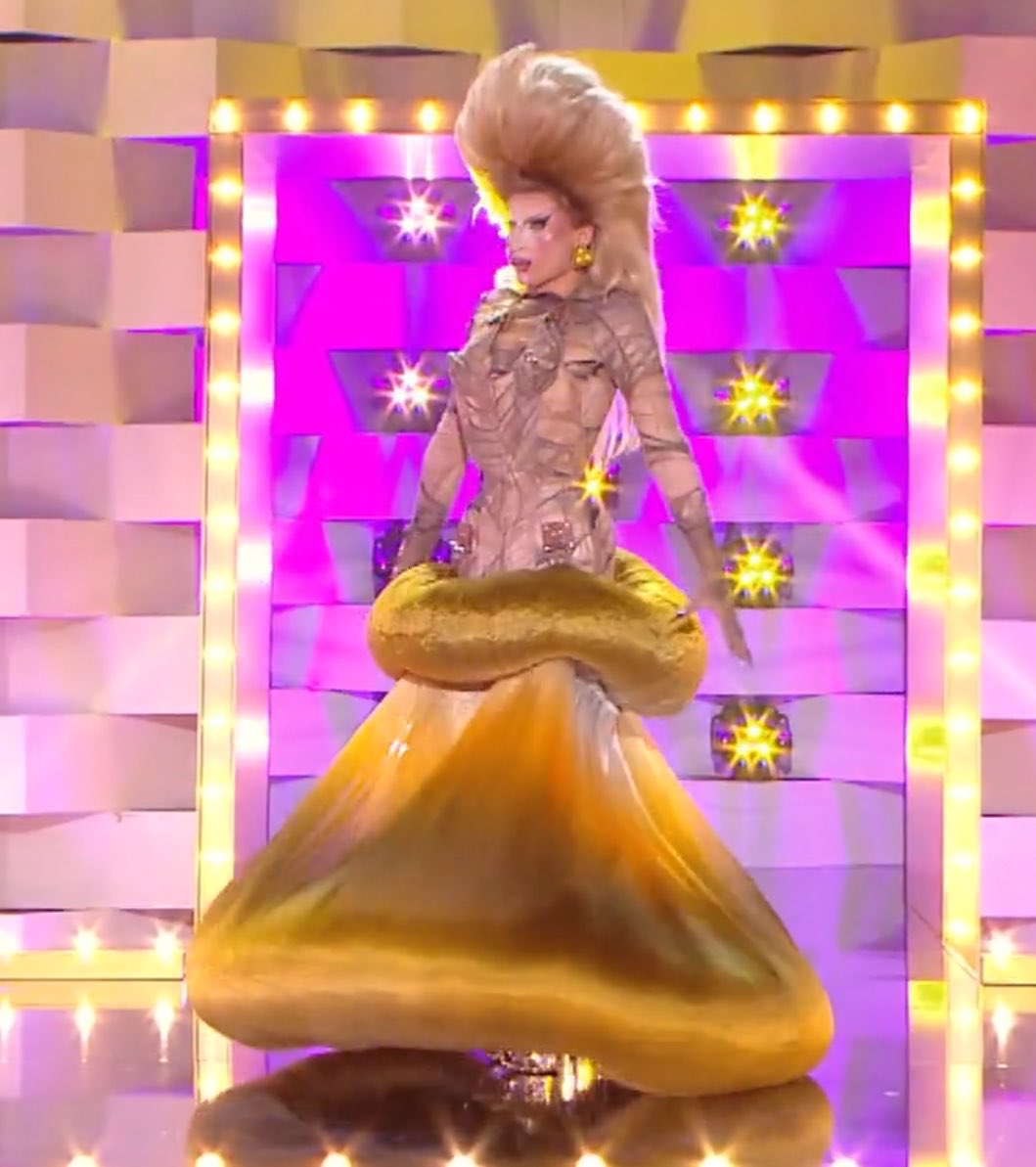 KINA2_2's tweet photo. LA HARPIE ´s RUNWAY HELLOOOO ??!!!??!!
#DragRaceFrance https://t.co/emFF7DUhEi