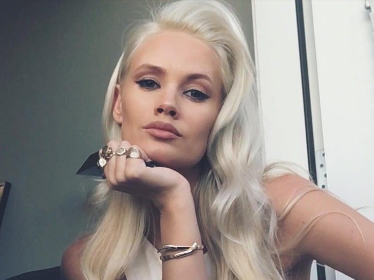 TMZ's tweet photo. 🚨 EXCLUSIVE: "Party Rock Anthem" singer Lauren Bennett's death investigated as suspected suicide.

Details: https://t.co/hJhz8WrUV3 https://t.co/T2n35fblk9