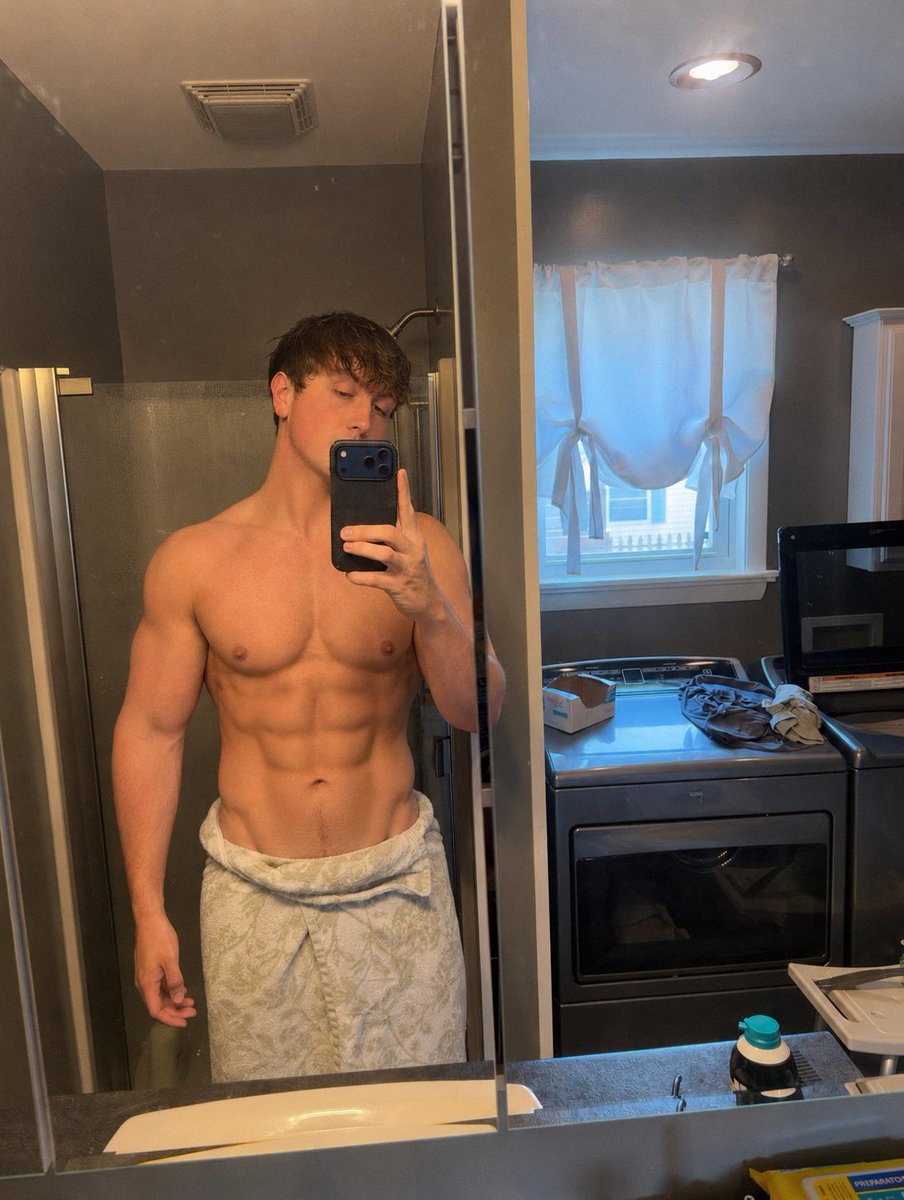 braykelller's tweet photo. Same mirror, different days https://t.co/BUPlnfwlAb