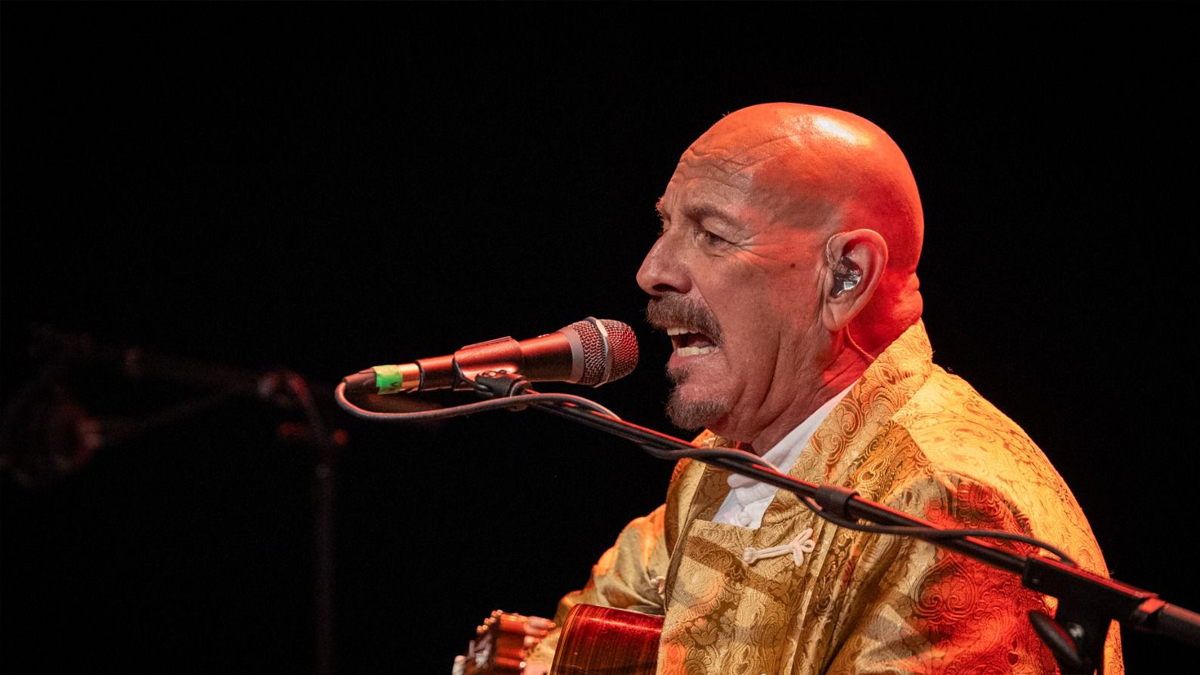 ElPuerto's tweet photo. 🎶 Mañana, desde las 12:00 h, salen a la venta los abonos del XVII Bahía Jazz Festival y las entradas para el concierto de Javier Ruibal del 18 de julio.

🎟️ https://t.co/L4oobjXkZk

#ElPuerto #cultura #javierruibal https://t.co/dYyxESInL7