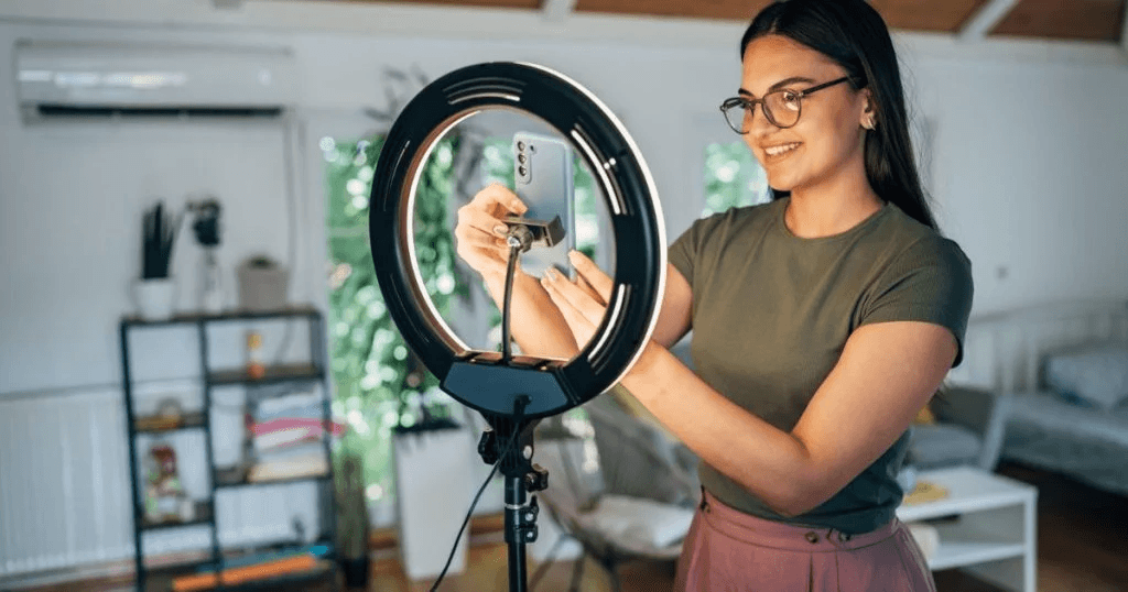 LocaliQ's tweet photo. TikTok has over a billion users and an algorithm designed for discovery.

Here's how to turn that attention into new customers using highly effective TikTok advertising.

https://t.co/R1I59fzdKk https://t.co/qFaIxE445g