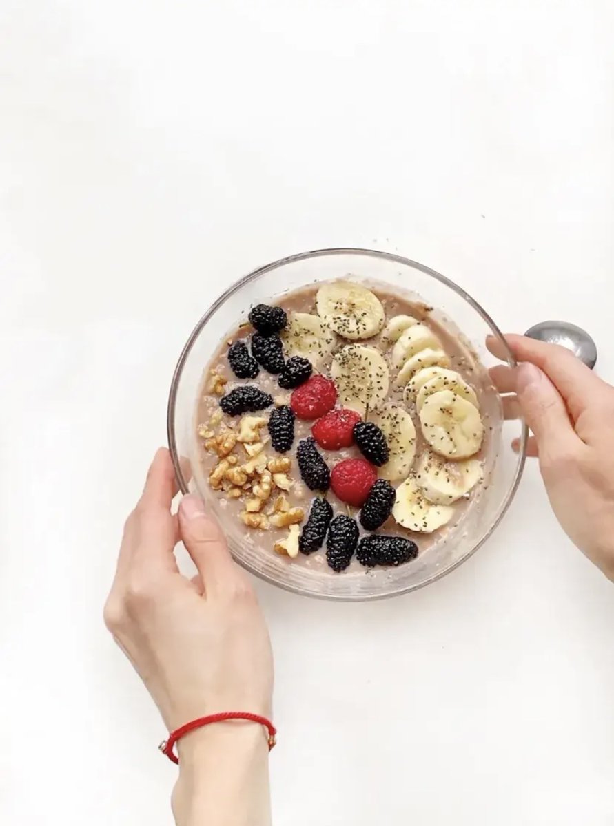 ArthurWowbagger's tweet photo. Quick weekday win: Oatmeal bowl with fresh banana slices and a dash of cinnamon—warm, cozy, and ready in 5 mins! https://t.co/8uNuC0vivy