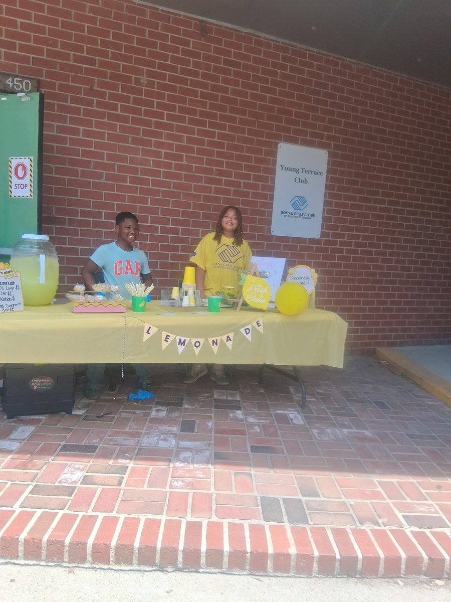 BGClubSeva's tweet photo. Our Young Terrace Club came together to create a lemonade stand in loving memory of Mr. Henry and to support his family. Come out, show your support, and grab a cup of lemonade. Tomorrow is the last day, and they will be serving from 10:30 a.m. to 2:00 p.m. https://t.co/54RmXoVwcU