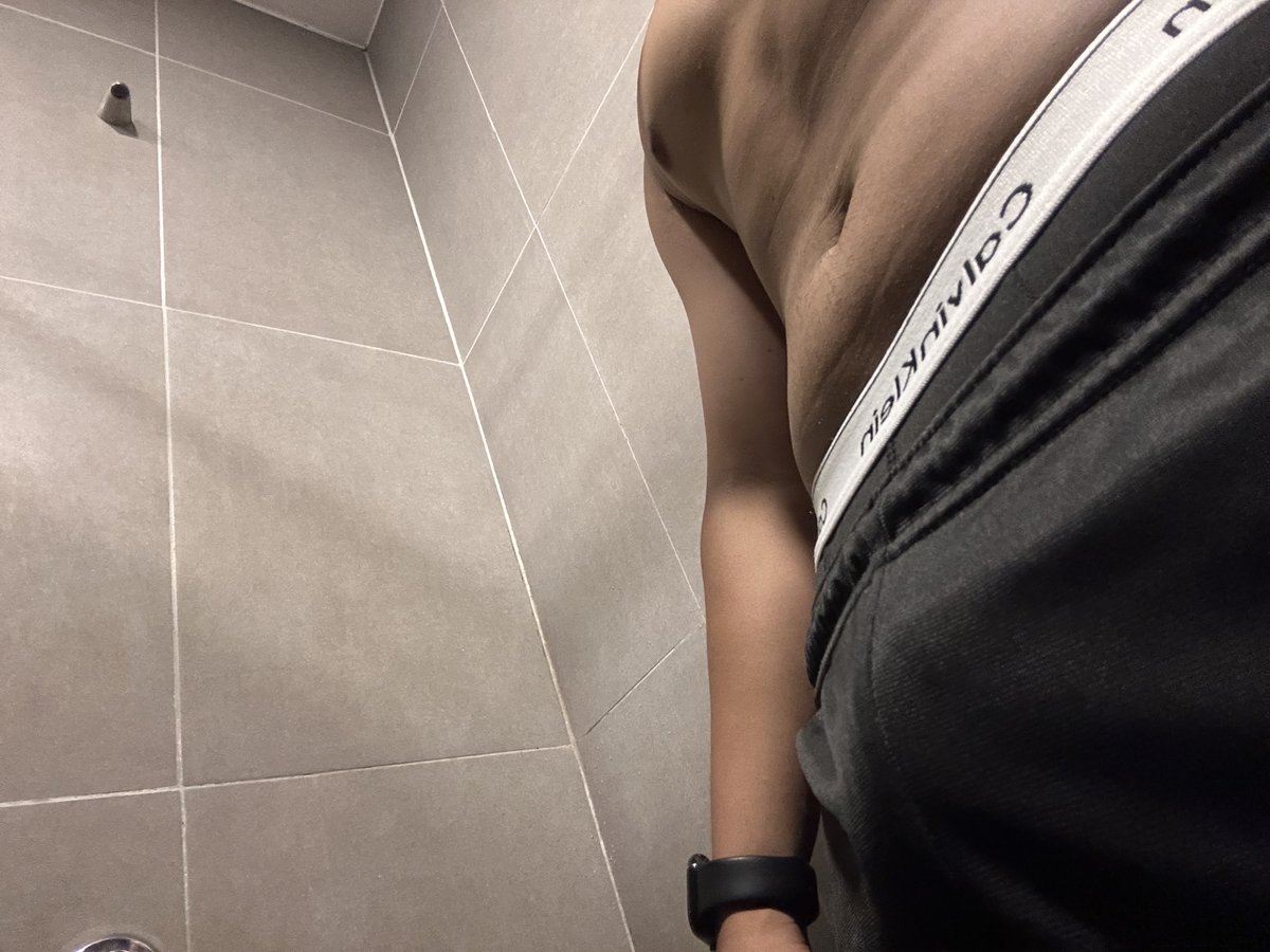 Jeandcimd's tweet photo. Quien se quiere bañar conmigo 🥵🍆? 
Chundai   https://t.co/2yPbMXU84n https://t.co/6rTSWPVSLa