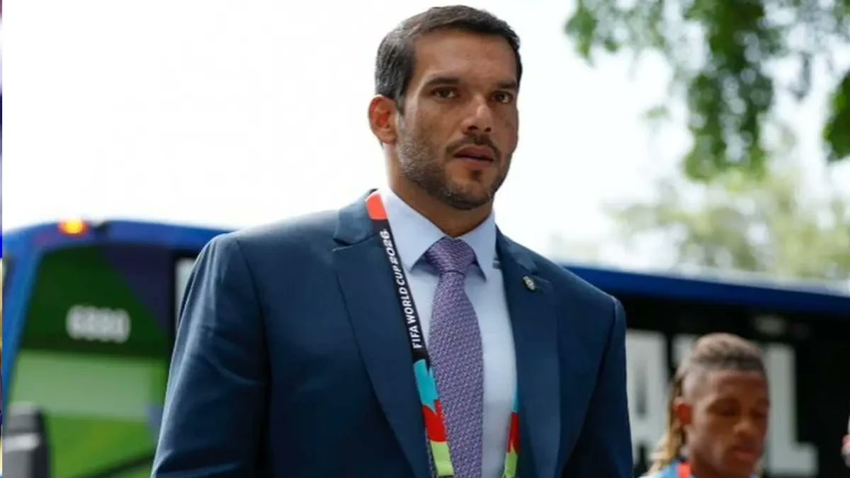 liberta___depre's tweet photo. Atenção!⚠️

Samir Xaud não disputará um novo mandato para o cargo de presidente da CBF, em abril de 2028, data marcada para o próximo pleito da entidade. 

Para essa eleição, desponta um favorito: o Francisco Mendes, o filho do ministro Gilmar. Francisco é hoje o homem mais poderoso da CBF, mesmo sem ter qualquer cargo executivo na confederação. 

Via: @JornalOGlobo / @laurojardim 

📷Divulgação