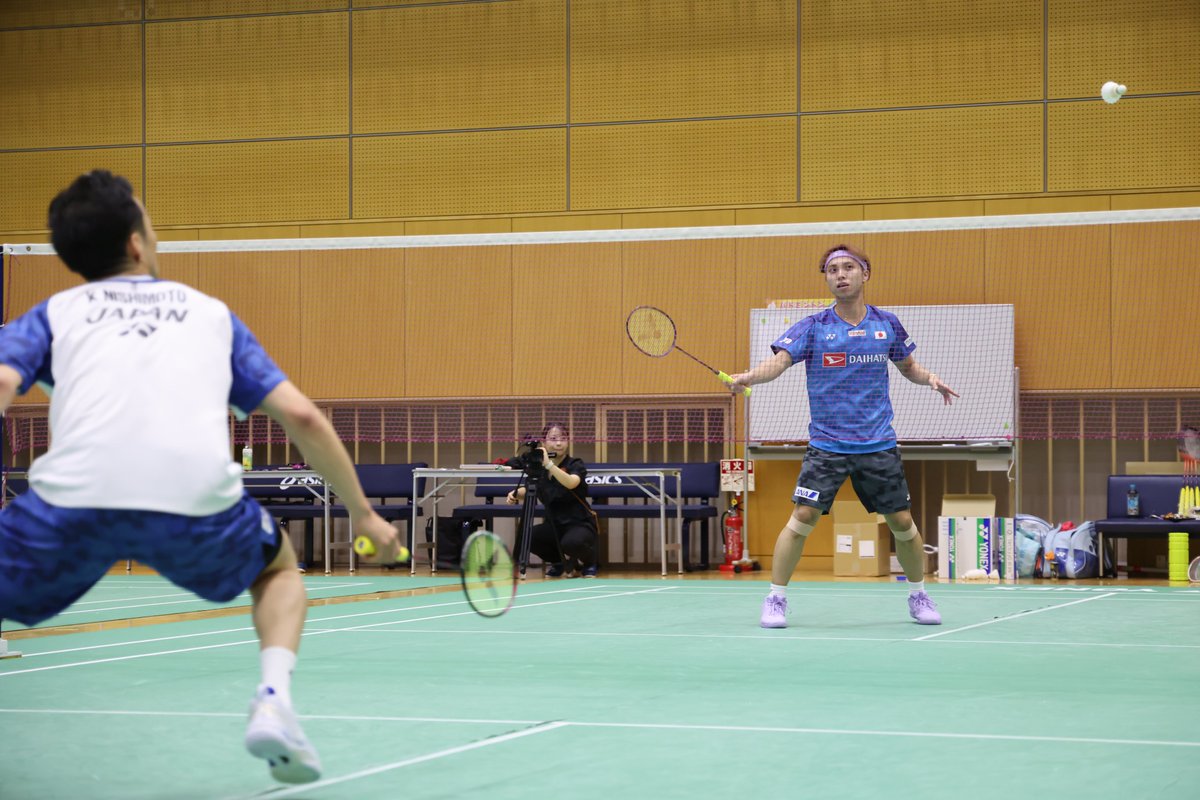 shuttlersnews's tweet photo. 【取材】ダイハツジャパンOP（7/14開幕、東京体育館）直前日本代表合宿。選手コメントは、バド×スピで確認できます。
奈良岡功大の逆取り。
https://t.co/TTemMTTkQS https://t.co/JVhi7glmBS