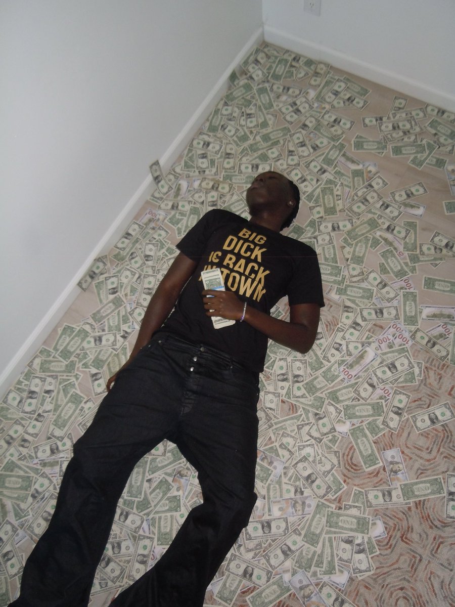 youngdaboo's tweet photo. money ≠ happiness https://t.co/awoAo91vmG