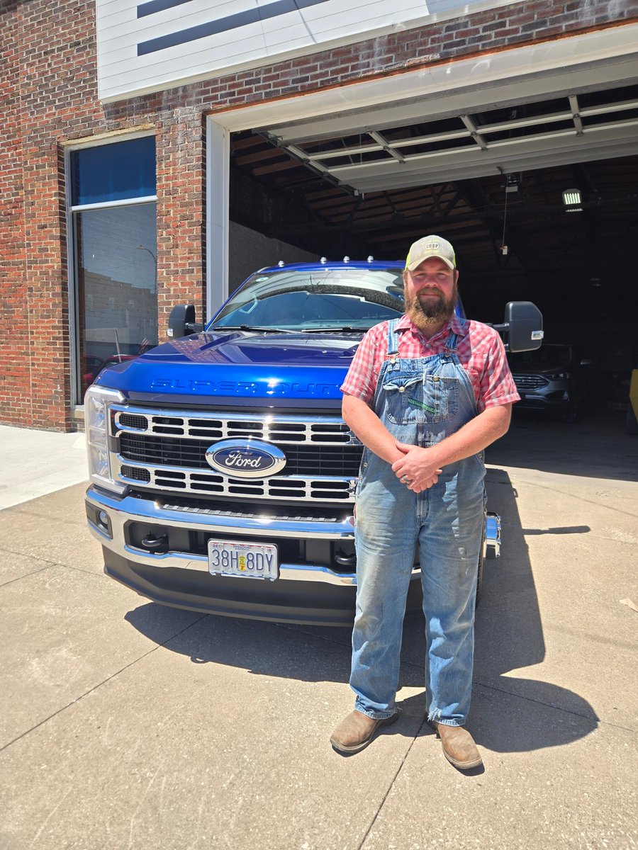 meyer_motors's tweet photo. Thank you, Travis Warner, for the purchase of your F350 XLT!!
#meyermotorsinc
#builtfordtough
#customerloyalty
#fordsuperduty https://t.co/InxElZubNc