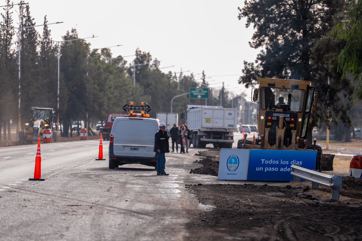 MariteBadui's tweet photo. La obra pública tiene sentido cuando resuelve problemas concretos de la gente. 

Modernizar el Acceso Sur significa potenciar el desarrollo, mejorar la integración urbana y la fluidez en el tránsito con una infraestructura que acompañe el crecimiento de Mendoza. https://t.co/YJXGNzYcsw