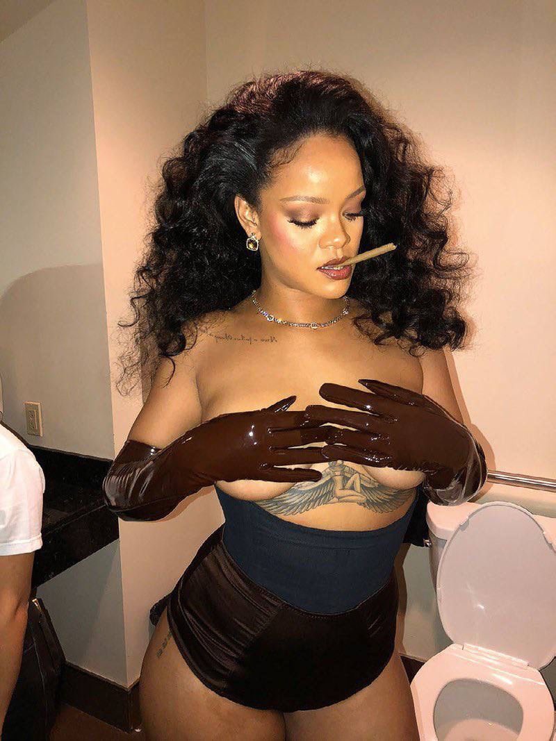 Adult8ated's tweet photo. Epic #riri #rihanna #rihanna https://t.co/fD8rtEjbyf