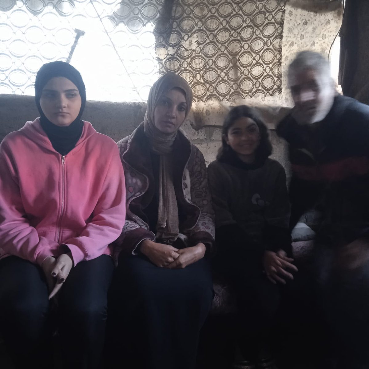a9802384549740's tweet photo. 💔🏠 Urgent Humanitarian Appeal 🏠💔

⏳ The rent is due soon, and the monthly rent is $380. We simply cannot afford it.

😔 This house is our family's last refuge after the war and displacement. Losing it would be devastating. 
https://t.co/EDCu2UFOup https://t.co/donGF4ZQ4X