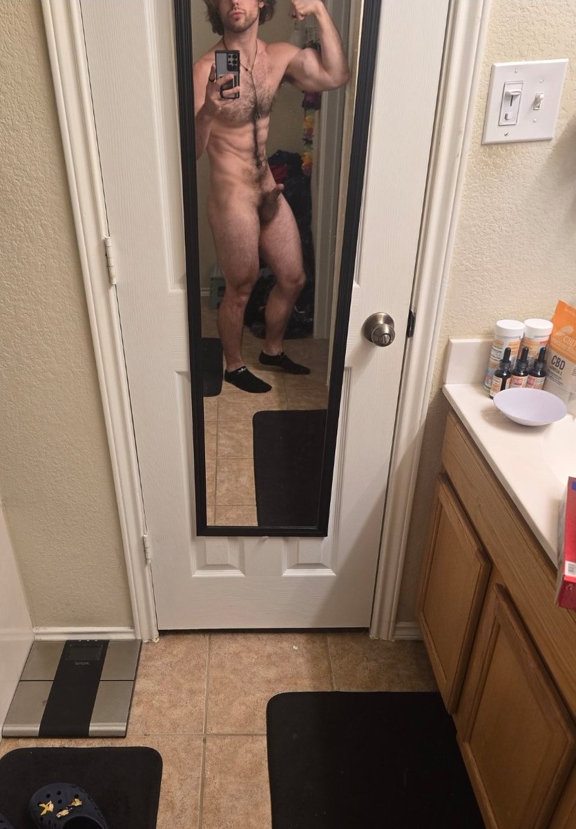 Straightguy200's tweet photo. A MASSIVE bicep but a tiny hard dick.. what a conundrum.. people always seem to think Im packing a bwc until they see it themselves 😅 Why is that?! 

#gay #bisexual #muscles #gains #onlyfans #cumdump #chastitycage #cuckold #bottomboy #bear #twink #snapchatgay #femdom #sph https://t.co/LQKjXyZ5hy