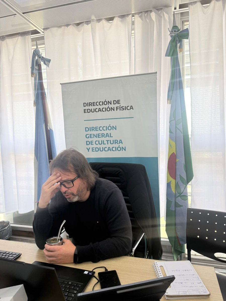 Leot14's tweet photo. ➡️Hoy se realizó un Encuentro Provincial Virtual de Inspectores e Inspectoras de Educación Física.
➡️Un espacio de trabajo compartido para seguir fortaleciendo y jerarquizando la Educación Física dentro del Sistema Educativo Bonaerense💙. 
@Kicillofok @flaviaterigi https://t.co/yFhqpSbJDG