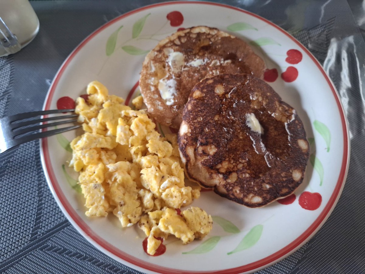 deherbau's tweet photo. Desayuno gay. https://t.co/OycaJGiR0d