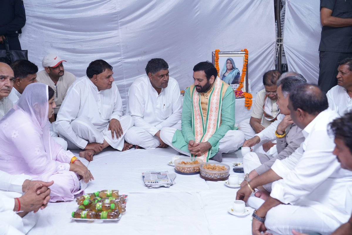 NayabSainiBJP's tweet photo. हिसार से भाजपा नेता श्री रामनिवास राड़ा सैनी जी की पूजनीय भाभी जी के स्वर्गवास पर आज उनके आवास पहुंचकर शोकाकुल परिवार से भेंट की तथा अपनी गहरी संवेदनाएं व्यक्त कीं।

ईश्वर से प्रार्थना है कि दिवंगत आत्मा को अपने श्रीचरणों में स्थान दें और शोक संतप्त परिवार को इस दुःख को सहन करने का संबल प्रदान करें।