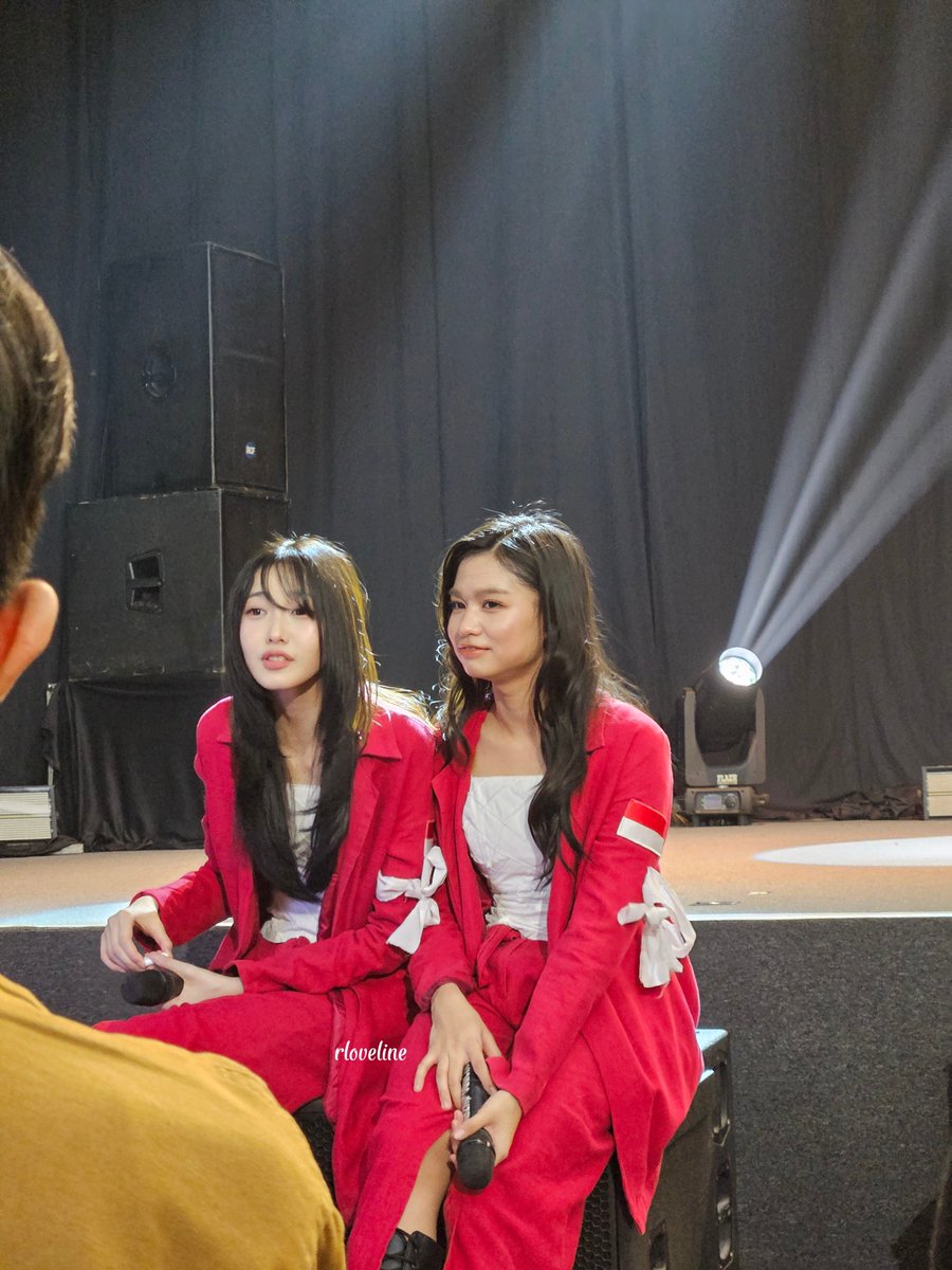 _rloveline's tweet photo. Jujurr ni orang dua ngerumpi mulu 😭😭😭 https://t.co/GLmGDL9lzY