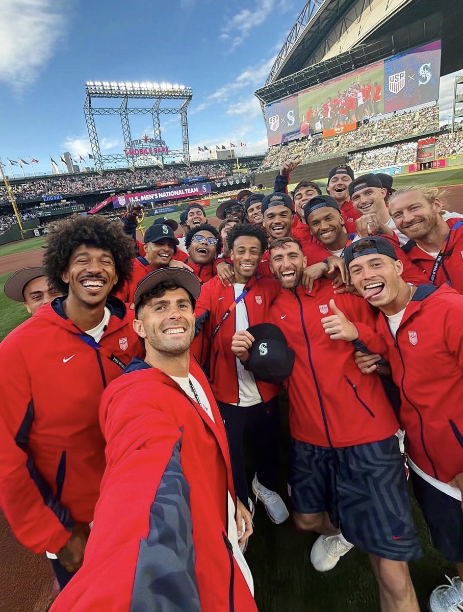 _captainpulisic's tweet photo. as far as I’m concerned this is all that happened this summer bye https://t.co/EiiMDQve7s