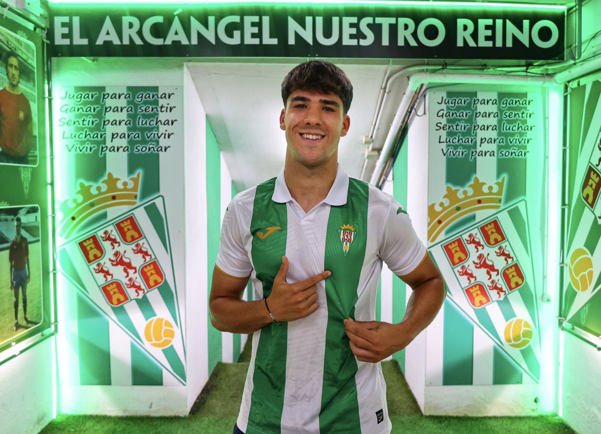 CordobaCF_ofi's tweet photo. 👌🏼 Pues no le queda nada mal la blanquiverde a Eder García 🤍💚

#EsParteDeTi https://t.co/XStcqQfP0a