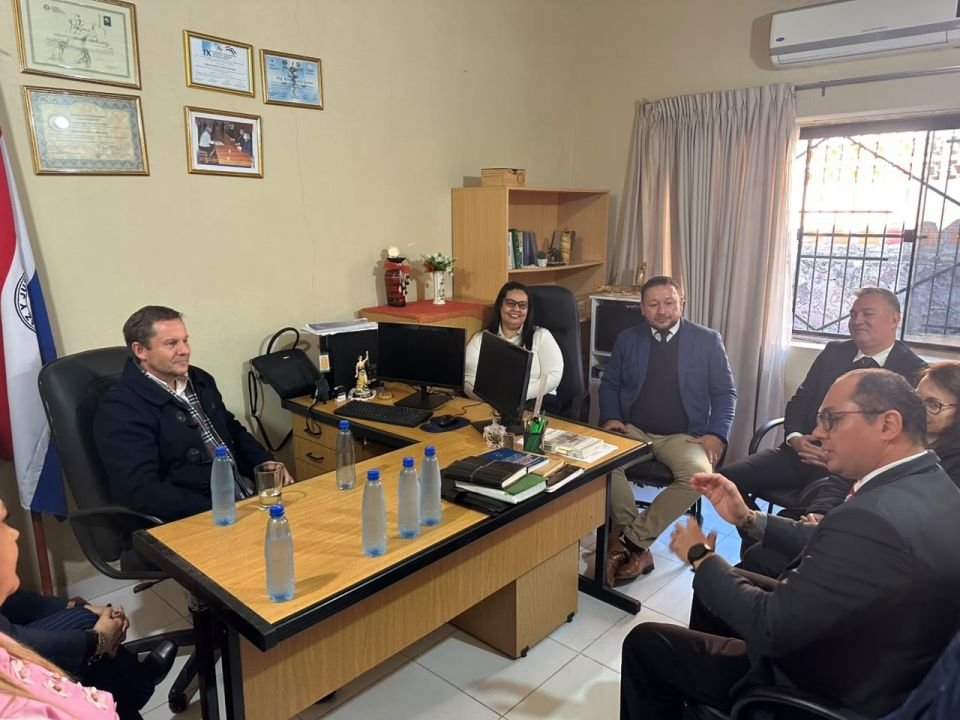 PoderJudicialPY's tweet photo. 🔴El Presidente de la Corte Suprema de Justicia, Dr. Alberto Martínez Simón, en su carácter de superintendente de la Circunscripción Judicial de Alto Paraguay, visitó la ciudad de Fuerte Olimpo, capital del departamento de Alto Paraguay, el martes 7 de julio de 2026.

🔹️En la ocasión, supervisó el funcionamiento de las dependencias judiciales de la zona y conoció de primera mano las necesidades del servicio de justicia, con miras a fortalecer la atención a la ciudadanía.

➕️Info https://t.co/uPyGLuaxXe