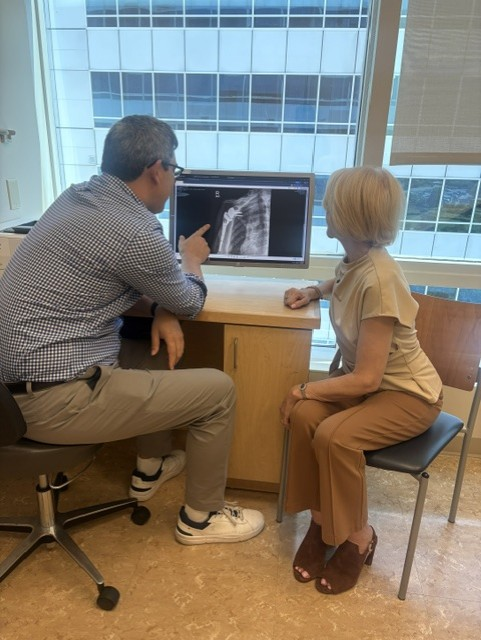 MontefioreOrtho's tweet photo. One year ago, after sustaining a shoulder fracture from a fall, Joan Forrester underwent a complex right reverse total shoulder replacement with a latissimus dorsi tendon transfer performed by Dr. Konrad Gruson.

Today, she has returned to hiking, working out at the gym, swimming, and commuting to Manhattan for work, all activities significantly impacted by her injury. Through her hard work in recovery and her surgical team's expertise, she has achieved an outstanding outcome.