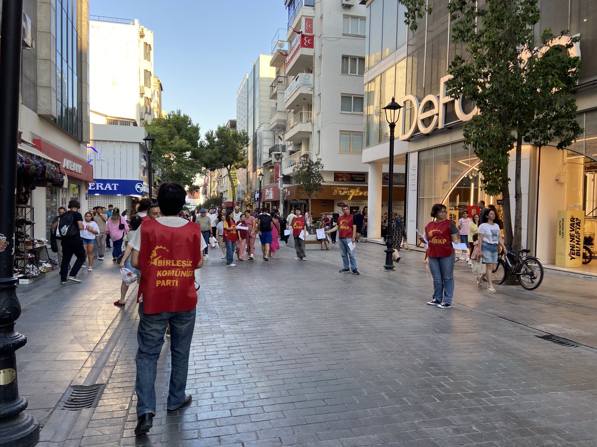 BKP_Sosyal's tweet photo. NATO’yu ve Zorbalığı Yeneceğiz!

Bildirilerimiz ile İzmir Karşıyaka’daydık.

NATO’dan çıkılsın, üsler kapatılsın! https://t.co/CxEqOgXqPR