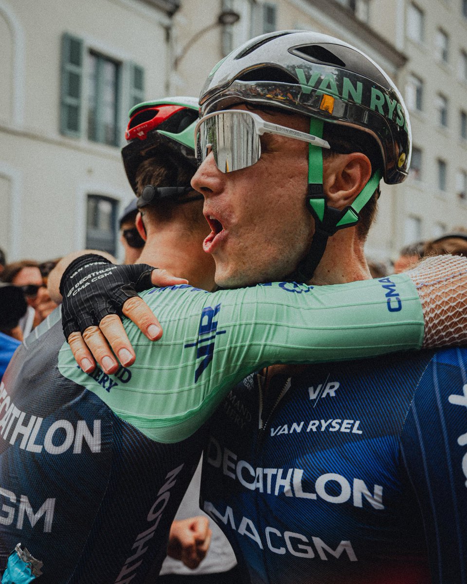 decathloncmacgm's tweet photo. 🇫🇷 @LeTour 

Une joie partagée compte double. 

Joy is meant to be shared. 

#DECATHLONCMACGMTEAM - © Pauline Ballet https://t.co/39etGIfG3b