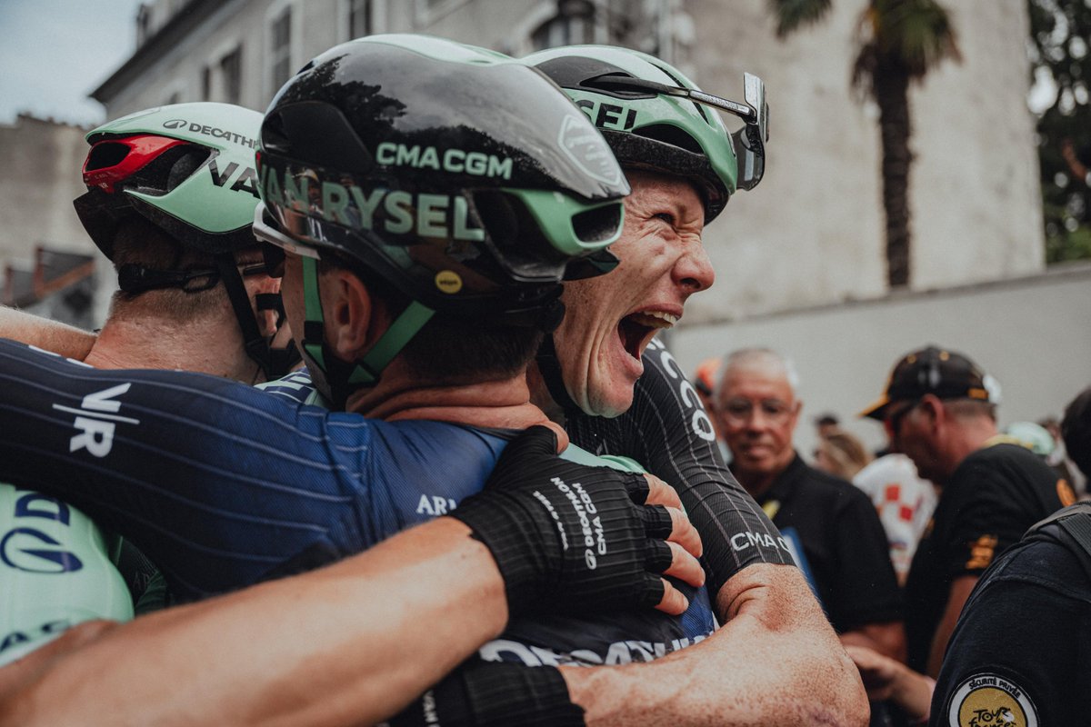 decathloncmacgm's tweet photo. 🇫🇷 @LeTour 

Une joie partagée compte double. 

Joy is meant to be shared. 

#DECATHLONCMACGMTEAM - © Pauline Ballet https://t.co/39etGIfG3b