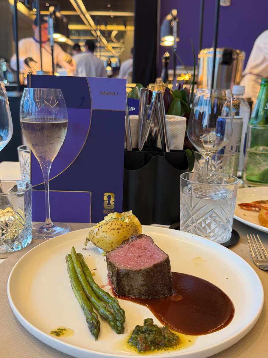 Chloevrbz's tweet photo. Perfectly cooked steak paired with fine wine makes for an unforgettable dinner experience. https://t.co/S1rlVfGOg8