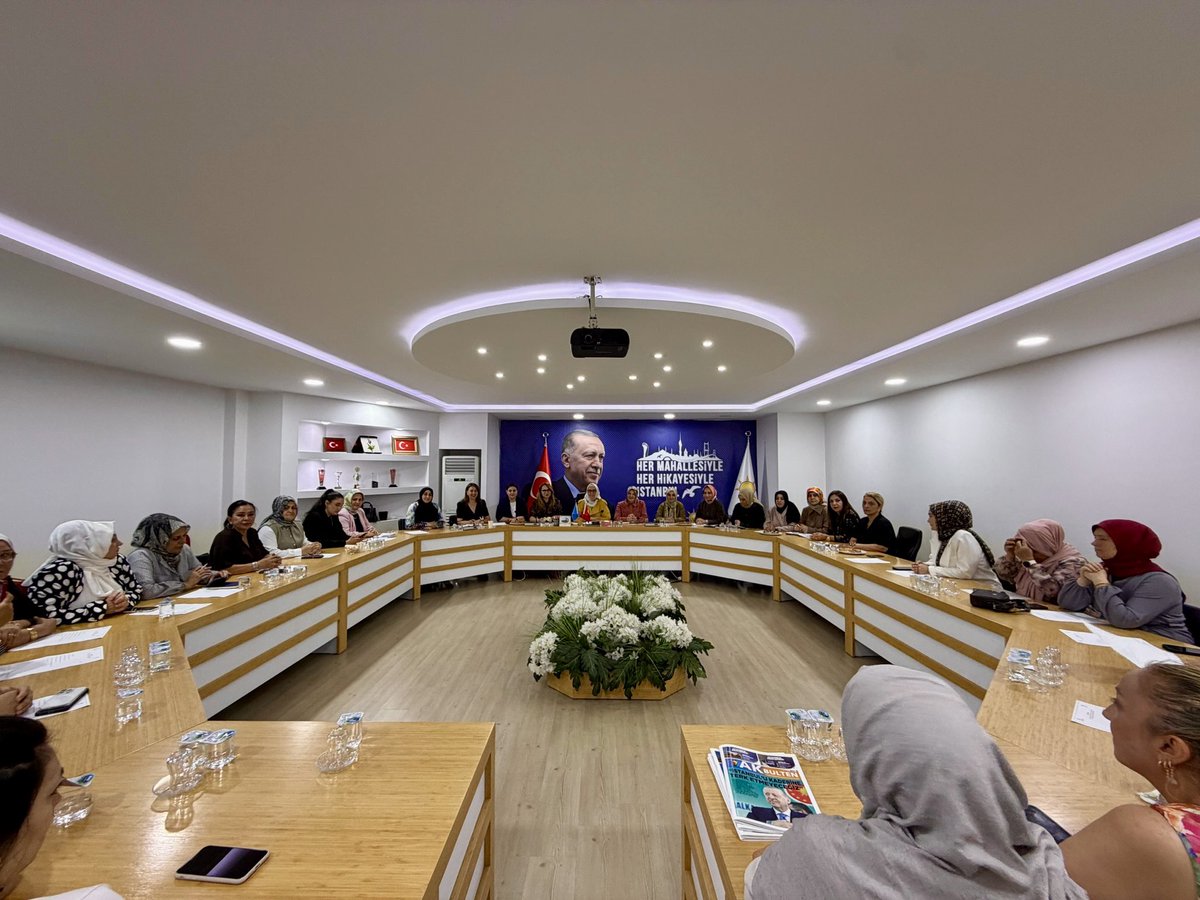 salihademirer's tweet photo. 39 ilçemizi kapsayan teşkilat buluşmalarımıza, İstanbul’umuzun en uç noktalarından biri olan Tuzla’mızdan başladık. 🌿

Tuzla Kadın Kolları teşkilatımızın yönetim kurulu toplantısında yol arkadaşlarımızla bir araya geldik.

Gayreti, samimiyeti ve dava şuuruyla çalışan güçlü teşkilatımızla omuz omuza olmanın mutluluğunu yaşadık. Aynı hedefe inanan yol arkadaşlarımızla İstanbul için durmadan, yorulmadan çalışmaya devam ediyoruz.