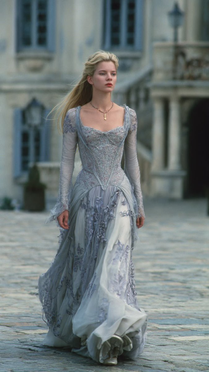 No91486's tweet photo. The dresses of my dreams. https://t.co/TvxrPhVAEt
