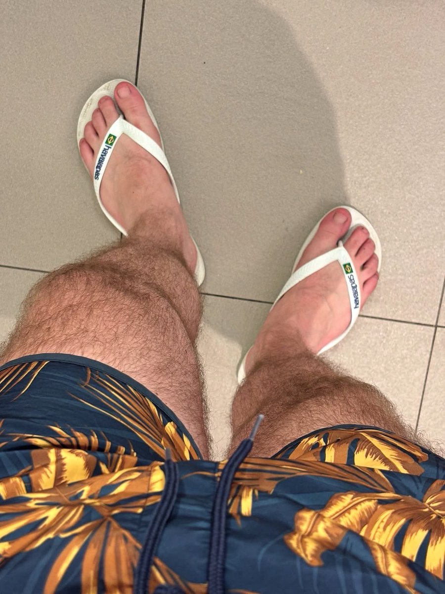 SolesLATAM's tweet photo. Okay, que es más caliente de ver en un hombre 🥵 ¿Havaianas o BIRKENSTOCK?
.
.
#pies #gay #feetmen #gaylatino #soles https://t.co/u4kjG2e6ft