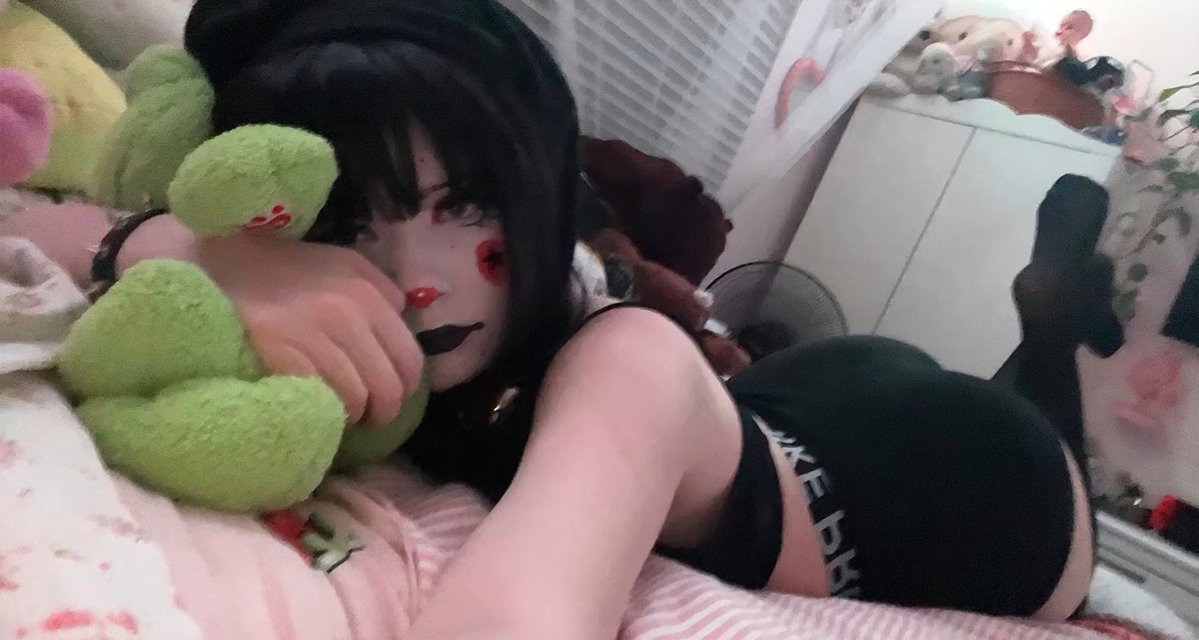 dummiclown's tweet photo. New account, not new to #nsfwtwt 
°•Pinned•°
~+~+~+~
• 18 ☆
• Nsfw (duh)
• looking for new friends/people to talk to (no weirdos)
• straight 💔
• she/her
• gamer (pc)
• dms are open!
>mdni<

♡ Ask to be moots ♡ https://t.co/b01tgo9PQk