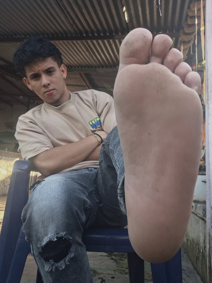 Twink feet tweet media