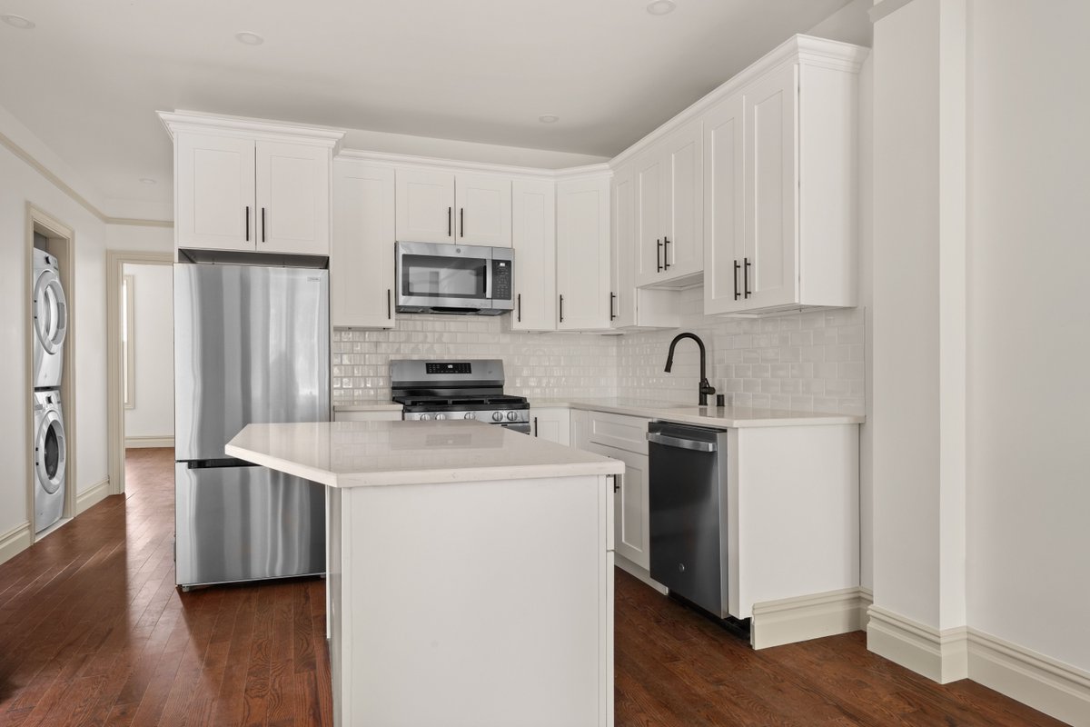 TalbottTeam's tweet photo. RENTED | 167 Sterling Street #2 | Prospect Lefferts Gardens 🎉

Congratulations to our clients on successfully renting their beautifully renovated 3-bedroom, 2-bathroom apartment!

Welcome to the new tenants! We wish them a wonderful summer as they settle into their new home. 🏡 https://t.co/nFlrPri8bZ