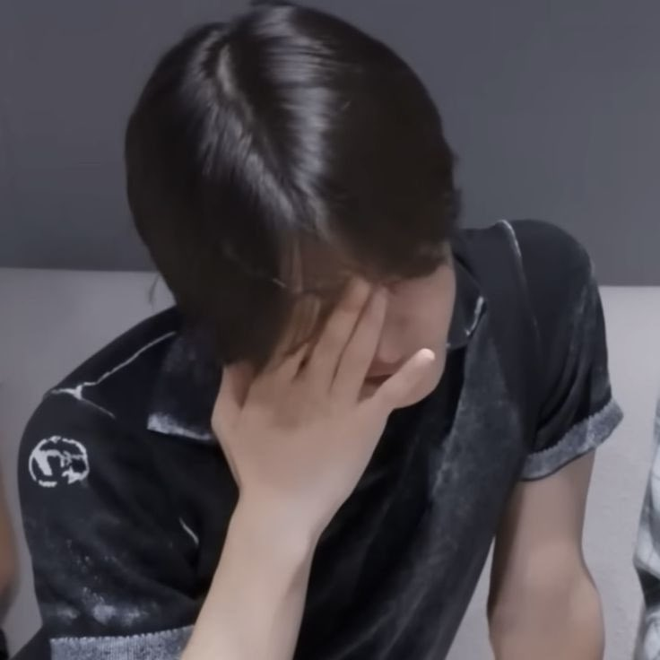 7Z2e10UB's tweet photo. 앞은 그렇다쳐도 뒤는 아니겠지... 근데 아니나 다를까 뒤에서도 예수님밥먹는중임 ㅅㅂㅆㅂ유짱도대체이딴미친빤스는어디서난거야 라고 또 말은 못하고 눈질끈... https://t.co/QxZFZJDWeY