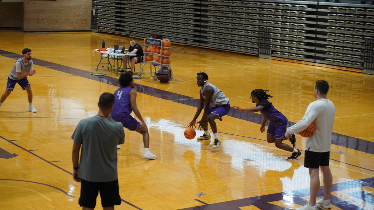 NiagaraMBB's tweet photo. Summer work 🔁
🟣🦅🏀 https://t.co/mUVnxi7tCr
