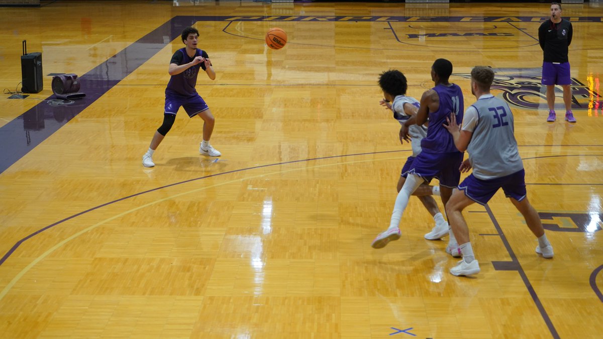 NiagaraMBB's tweet photo. Summer work 🔁
🟣🦅🏀 https://t.co/mUVnxi7tCr