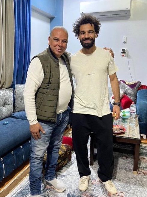IamJoe_lOmiat's tweet photo. Mohamed Salah with his parents in Egypt ❤️👏 https://t.co/okBJ5xdLK3